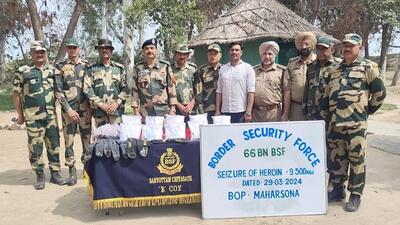 The Border Security Force (BSF) with the recovered heroin from a border village in Fazilka on Friday. (HT File)