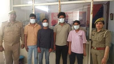 The suspects allegedly took the complainant’s mobile phone and then forced him into transferring ₹17,120 to their account. (HT Photo) The suspects allegedly took the complainant’s mobile phone and then forced him into transferring ₹17,120 to their account. (HT Photo)