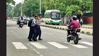 Using the International Road Assessment Programme and the Star Rating For Schools (SR4S) system, four students of Punjab Engineering College (PEC) have highlighted the road safety issues outside four city schools. (HT Photo) Using the International Road Assessment Programme and the Star Rating For Schools (SR4S) system, four students of Punjab Engineering College (PEC) have highlighted the road safety issues outside four city schools. (HT Photo)