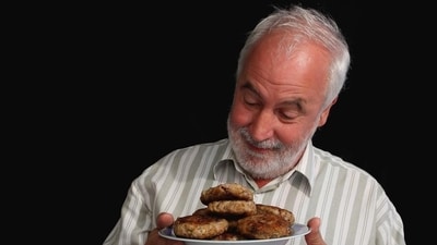 The elderly: Aging can impair zinc absorption, leading to deficiencies. Prioritize zinc-rich foods like fortified cereals, dairy, and lean meats. (Shutterstock) The elderly: Aging can impair zinc absorption, leading to deficiencies. Prioritize zinc-rich foods like fortified cereals, dairy, and lean meats. (Shutterstock)