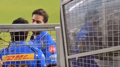 Hardik Pandya in an intense discussion with Akash Ambani Hardik Pandya in an intense discussion with Akash Ambani