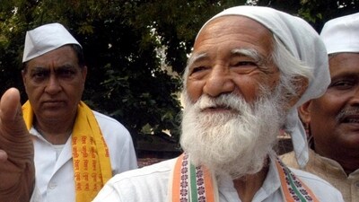 Sunderlal Bahuguna was a prominent face of the Chipko movement, which started in the 70s sto safeguard trees in the hills of Uttarakhand, then part of Uttar Pradesh. (HT Photo) Sunderlal Bahuguna was a prominent face of the Chipko movement, which started in the 70s sto safeguard trees in the hills of Uttarakhand, then part of Uttar Pradesh. (HT Photo)