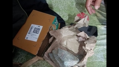 The image shows the stones that the Flipkart customer received instead of the phone he had ordered. (X/@Abhishek_Patni) The image shows the stones that the Flipkart customer received instead of the phone he had ordered. (X/@Abhishek_Patni)