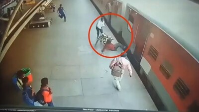 Railways staff present on the platform saving the passenger's life as other passengers run towards them to help. (X/@drmpune) Railways staff present on the platform saving the passenger's life as other passengers run towards them to help. (X/@drmpune)