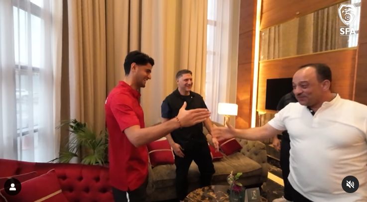 Mahmoud Dahoud being welcomed to the Syrian national team (Syrian FA )