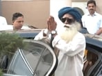 Sadhguru Jaggi Vasudev leaving hospital after being discharged