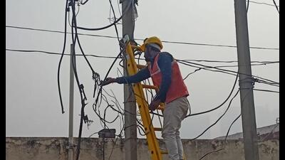 Among the erring consumers, there are many big defaulters who have outstanding dues of around ₹1,00,000 or more. (HT Photo) Among the erring consumers, there are many big defaulters who have outstanding dues of around ₹1,00,000 or more. (HT Photo)