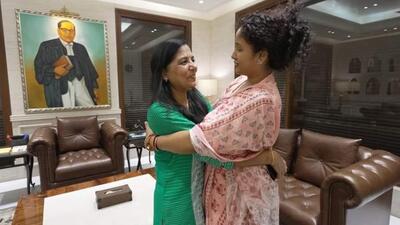 Former Jharkhand chief minister Hemant Soren’s wife Kalpana Soren met Delhi chief minister Arvind Kejriwal’s wife Sunita Kejriwal in New Delhi (HT Photo/Sourced)