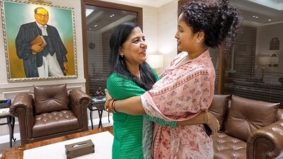 Hemant Soren's wife Kalpana Soren met Delhi Chief Minister Arvind Kejriwal's wife Sunita Kejriwal, in New Delhi. (PTI) Hemant Soren's wife Kalpana Soren met Delhi Chief Minister Arvind Kejriwal's wife Sunita Kejriwal, in New Delhi. (PTI)