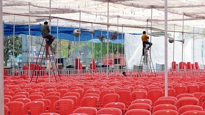 Preparations underway at Ramlila Maidan in New Delhi on Saturday. (Vipin Kumar/HT Photo) Preparations underway at Ramlila Maidan in New Delhi on Saturday. (Vipin Kumar/HT Photo)