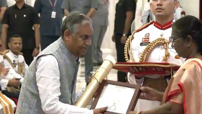 Another picture of the Bharat Ratna award being received by Karpoori Thakur's son Ram Nath Thakur ar Rashtrapati Bhavan today. (PTI) Another picture of the Bharat Ratna award being received by Karpoori Thakur's son Ram Nath Thakur ar Rashtrapati Bhavan today. (PTI)