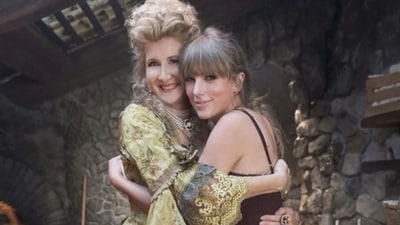 Laura Dern and Taylor Swift in a behind the scene picture from the Bejeweled music video set, (Instagram) Laura Dern and Taylor Swift in a behind the scene picture from the Bejeweled music video set, (Instagram)