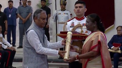 President Droupadi Murmu on Saturday conferred Bharat Ratna, the country's highest civilian honour, to two-time former Bihar chief minister Karpoori Thakur, posthumously at a ceremony held at the Rashtrapati Bhavan. The award was received by his son Ram Nath Thakur. Karpoori Thakur served as chief minister from December 1970 to June 1971 and from December 1977 to April 1979. (PTI) President Droupadi Murmu on Saturday conferred Bharat Ratna, the country's highest civilian honour, to two-time former Bihar chief minister Karpoori Thakur, posthumously at a ceremony held at the Rashtrapati Bhavan. The award was received by his son Ram Nath Thakur. Karpoori Thakur served as chief minister from December 1970 to June 1971 and from December 1977 to April 1979. (PTI)
