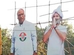 Huge cut-outs of Congress leaders Mallikarjun Kharge and Rahul Gandhi installed near the venue of INDIA bloc's Loktantra Bachao rally.(PTI)