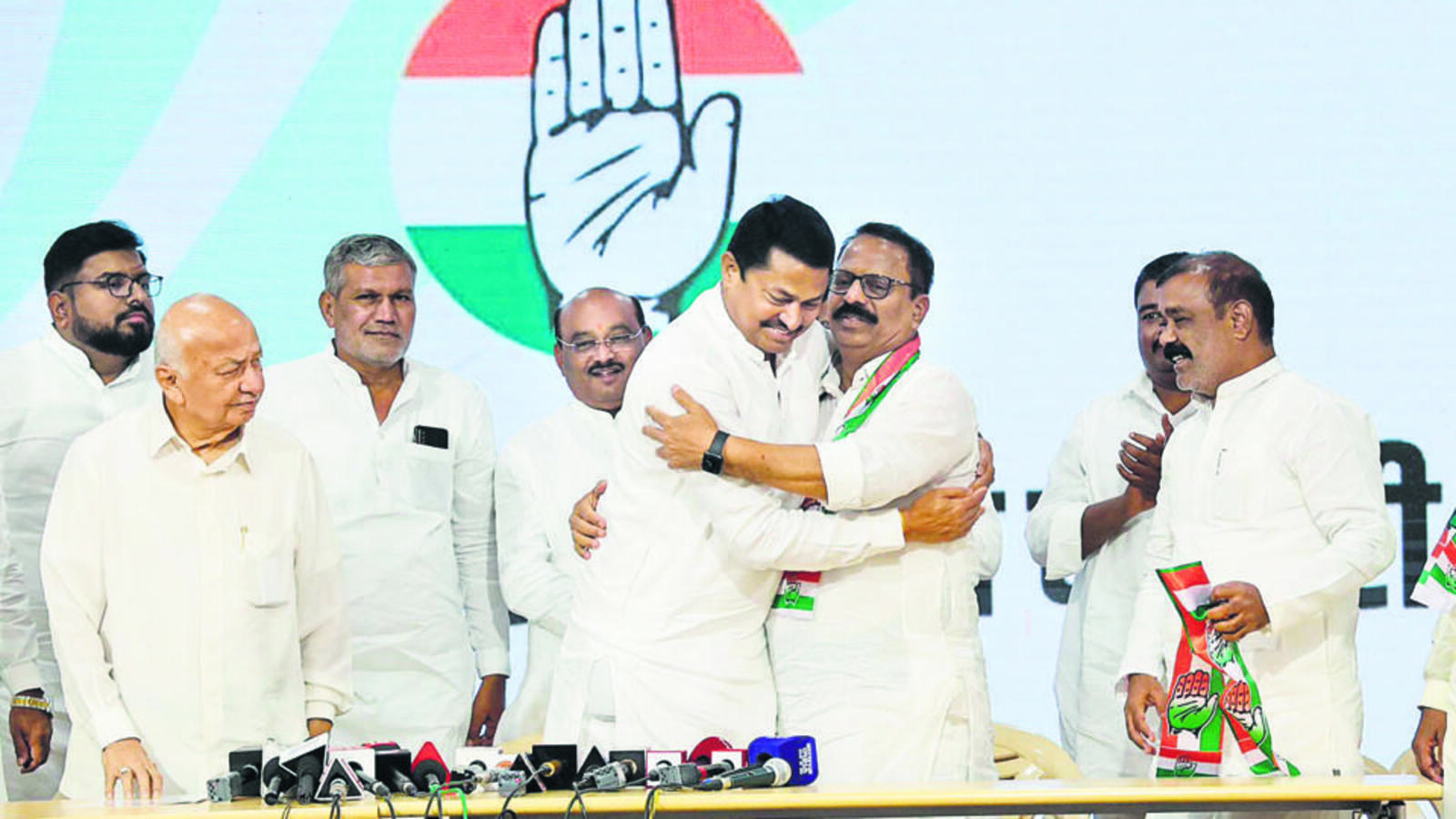 Former MLA Mane joins Cong - Vimarsana News