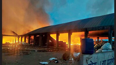 A major fire broke out at a waste management plant in Kalyan on Sunday . (Pramod Tambe/ HT ) A major fire broke out at a waste management plant in Kalyan on Sunday . (Pramod Tambe/ HT )