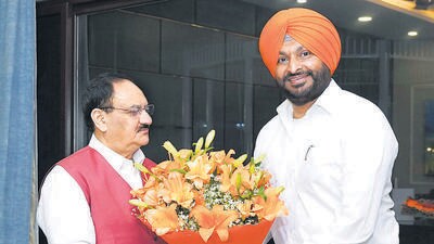 Former Congress leader Ravneet Singh Bittu (R) with BJP chief JP Nadda after joining the party in New Delhi on March 26. (ANI) Former Congress leader Ravneet Singh Bittu (R) with BJP chief JP Nadda after joining the party in New Delhi on March 26. (ANI)