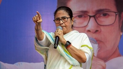 West Bengal CM and TMC chief Mamata Banerjee addresses an election campaign rally ahead of Lok Sabha polls at Dhubuliya in Nadia on March 31. (PTI) West Bengal CM and TMC chief Mamata Banerjee addresses an election campaign rally ahead of Lok Sabha polls at Dhubuliya in Nadia on March 31. (PTI)