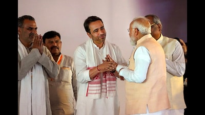Prime minister Narendra Modi meets RLD chief Jayant Chaudhary and other leaders during an election campaign rally ahead of Lok Sabha polls, in Meerut on Sunday (PTI)