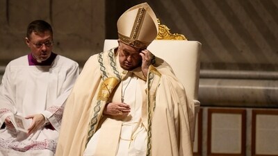 The 87-year-old pontiff presided over the mass from 10:00 am (0800 GMT), pronouncing the "Urbi et Orbi" (To the City and the World) blessing at midday, with the events broadcast live around the world.&nbsp; (AP)