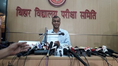 Chairman of Bihar School Examination Board, Anand Kishore releasing Bihar Board class 10th matric exam at BSEB premises in Patna. (Santosh Kumar )