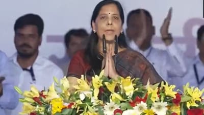 Delhi chief minister Arvind Kejriwal's wife Sunita Kejriwal attended the INDIA bloc rally at Ramlila Maidan on Sunday. Delhi chief minister Arvind Kejriwal's wife Sunita Kejriwal attended the INDIA bloc rally at Ramlila Maidan on Sunday.
