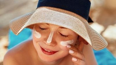 Apply sunscreen: Sunscreen protects the skin from harmful UV rays and prevents it from premature ageing. It also reduces skin inflammation and lowers risk of skin cancer. Apply sunscreen: Sunscreen protects the skin from harmful UV rays and prevents it from premature ageing. It also reduces skin inflammation and lowers risk of skin cancer. 