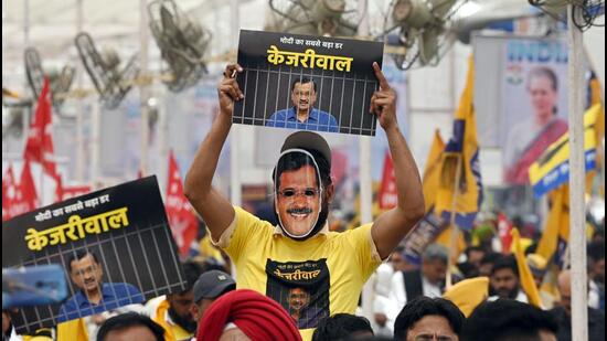 Supporters of Arvind Kejriwal at Ramlila Maidan. (Sanjeev Verma/HT)
