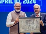 Prime Minister Narendra Modi being presented a memento by RBI Governor Shaktikanta Das during a ceremony marking 90 years of the Reserve Bank of India, in Mumbai. Prime Minister Narendra Modi being presented a memento by RBI Governor Shaktikanta Das during a ceremony marking 90 years of the Reserve Bank of India, in Mumbai.