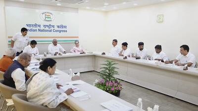 **EDS: IMAGE VIA @INCIndia** New Delhi: Congress President Mallikarjun Kharge with party leaders Sonia Gandhi and K.C. Venugopal during the Congress Central Election Committee (CEC) meeting for the upcoming Lok Sabha elections, at AICC headquarters in New Delhi, Monday, April 1, 2024. (PTI Photo)(PTI04_01_2024_000032B) (PTI) **EDS: IMAGE VIA @INCIndia** New Delhi: Congress President Mallikarjun Kharge with party leaders Sonia Gandhi and K.C. Venugopal during the Congress Central Election Committee (CEC) meeting for the upcoming Lok Sabha elections, at AICC headquarters in New Delhi, Monday, April 1, 2024. (PTI Photo)(PTI04_01_2024_000032B) (PTI)