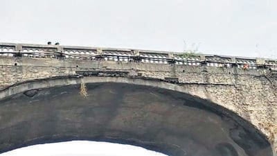 Traffic on Manor Wada road stopped after truck crash damages Pinjal bridge Traffic on Manor Wada road stopped after truck crash damages Pinjal bridge