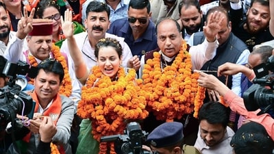Kangana Ranaut with the Leader of Opposition in Himachal Pradesh Jai Ram Thakur receive a warm welcome at Bhimakali Temple Complex for a party meeting, in Mandi on Monday. (X) Kangana Ranaut with the Leader of Opposition in Himachal Pradesh Jai Ram Thakur receive a warm welcome at Bhimakali Temple Complex for a party meeting, in Mandi on Monday. (X)