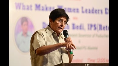 IPS Kiran Bedi (Retd) interacting with the students of Panjab University in Chandigarh on Monday. (Ravi Kumar/HT) IPS Kiran Bedi (Retd) interacting with the students of Panjab University in Chandigarh on Monday. (Ravi Kumar/HT)