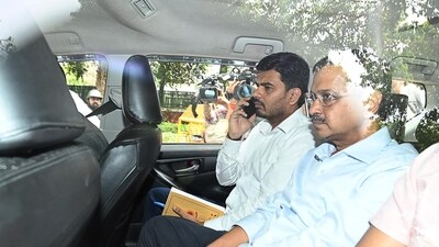 Enforcement Directorate team with Delhi CM Arvind Kejriwal. (Hindustan Times) Enforcement Directorate team with Delhi CM Arvind Kejriwal. (Hindustan Times)