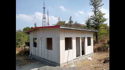 Later, the forest department decided to set up a food plaza for authorised stall holders, identified with the help of joint forest management committee for Sinhgad Fort area. (HT PHOTO)