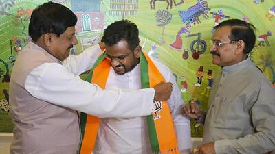 Madhya Pradesh chief minister Mohan Yadav with BJP MP president VD Sharma and Chhindwara mayor Vikram Singh Ahake as the latter joins BJP in Bhopal, Monday, April 1 (PTI) Madhya Pradesh chief minister Mohan Yadav with BJP MP president VD Sharma and Chhindwara mayor Vikram Singh Ahake as the latter joins BJP in Bhopal, Monday, April 1 (PTI)
