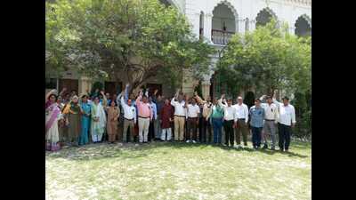 Teachers protesting against the new pension scheme at Shri Jai Narayan Mishra PG College in Lucknow on Monday (Sourced)