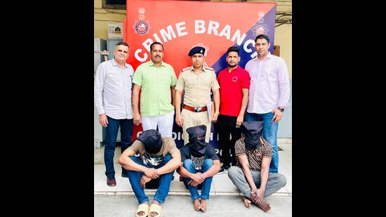 The accused Nigerians in the custody of crime branch, Chandigarh Police. (HT Photo)