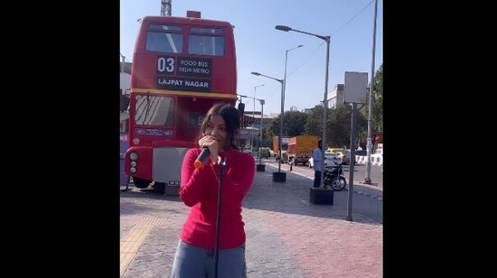 Snapshot of the woman singing Taylor Swift song. (Instagram/@kbsongmusic)