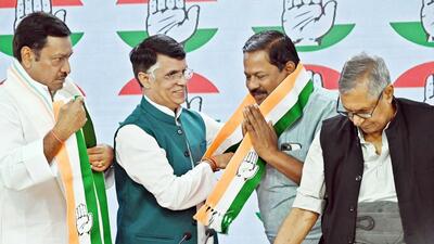Ajay Nishad being welcomed into the Congress at the party headquarters in New Delhi on Tuesday. (Hindustan Times) Ajay Nishad being welcomed into the Congress at the party headquarters in New Delhi on Tuesday. (Hindustan Times)