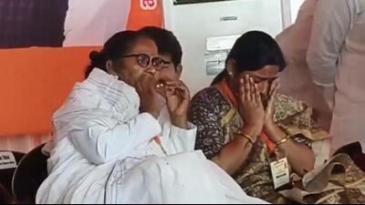 BJP’ Buduan MP Sanghmitra Maurya in tears at an event on April 2. (HT photo)
