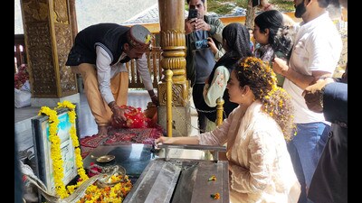 BJP candidate from Mandi parliamentary seat and Bollywood actress Kangana Ranaut, who is campaigning for the Lok Sabha elections in Mandi, on Tuesday said that she joined politics with the spirit of service. She campaigned in the Darang and Balh assembly constituencies in Mandi. (Birbal Sharma/HT) BJP candidate from Mandi parliamentary seat and Bollywood actress Kangana Ranaut, who is campaigning for the Lok Sabha elections in Mandi, on Tuesday said that she joined politics with the spirit of service. She campaigned in the Darang and Balh assembly constituencies in Mandi. (Birbal Sharma/HT)