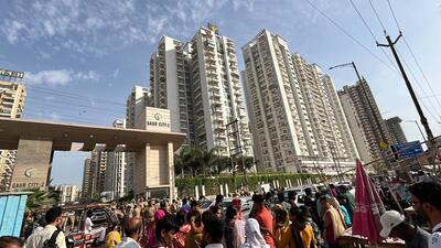 Domestic helps and girl’s family protest outside VVIP Homes society in Gaur City 2, Greater Noida West, on Tuesday. (HT Photo) Domestic helps and girl’s family protest outside VVIP Homes society in Gaur City 2, Greater Noida West, on Tuesday. (HT Photo)