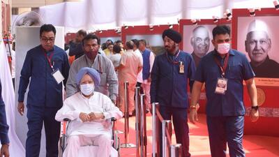 Former Prime Minister Manmohan Singh being escorted after casting his vote for the presidential election, at Parliament House, in New Delhi,on July 18, 2022 (HT File) Former Prime Minister Manmohan Singh being escorted after casting his vote for the presidential election, at Parliament House, in New Delhi,on July 18, 2022 (HT File)
