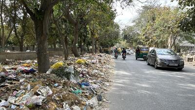 Garbage on a road in Sector 40 near Community Center in Gurugram on Tuesday. (Parveen Kumar/HT Photo)