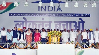 New Delhi, India - March 31, 2024: Congress President Mallikarjun Kharge, Sonia Gandhi and Rahul Gandhi, NCP (Sharad) leader Sharad Pawar and AAP leader Bhagwant Mann and others during I.N.D.I.A. bloc's 'Loktantra Bachao' rally at the Ramlila ground, in New Delhi, India, on Sunday, March 31, 2024. (Photo by Sanjeev Verma/ Hindustan Times) (Hindustan Times) New Delhi, India - March 31, 2024: Congress President Mallikarjun Kharge, Sonia Gandhi and Rahul Gandhi, NCP (Sharad) leader Sharad Pawar and AAP leader Bhagwant Mann and others during I.N.D.I.A. bloc's 'Loktantra Bachao' rally at the Ramlila ground, in New Delhi, India, on Sunday, March 31, 2024. (Photo by Sanjeev Verma/ Hindustan Times) (Hindustan Times)