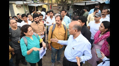 Last year, former mayor Murlidhar Mohol, MLA siddarth Shirole and PMC officials took the survey with citizens and activists. (HT PHOTO) Last year, former mayor Murlidhar Mohol, MLA siddarth Shirole and PMC officials took the survey with citizens and activists. (HT PHOTO)