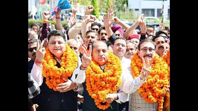 Leader of opposition Jai Ram Thakur along with BJP Vidhan Sabha byelection candidate Sudhir Sharma during the BJP rally at Dharamshala on Tuesday. (HT Photo)