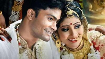 Saumya Roy with his wife Arundhuti Maitra. (File)