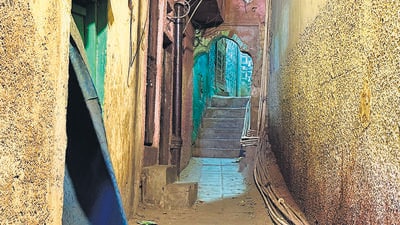 The congested enclave of Hazrat Nizamuddin Basti is a warren of lanes where unusual panoramas pop up in the most common locales. (HT Photo) The congested enclave of Hazrat Nizamuddin Basti is a warren of lanes where unusual panoramas pop up in the most common locales. (HT Photo)